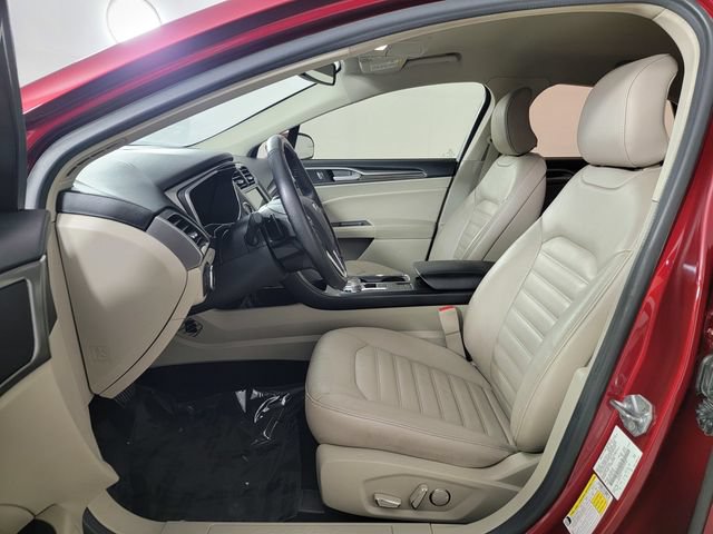 Used 2017 Ford Fusion SE w/ Fusion SE Technology Package FWD image 13