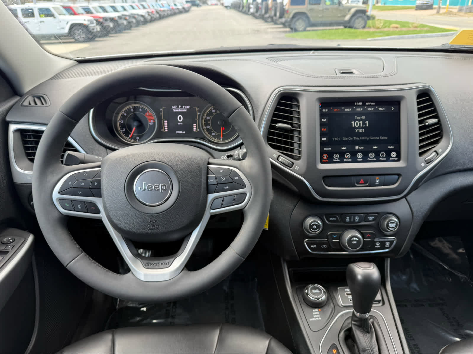 Used 2022 Jeep Cherokee Latitude AWD/4WD image 14