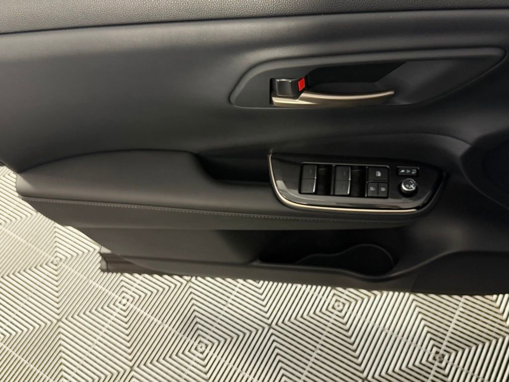 Used 2025 Toyota Crown XLE image 25