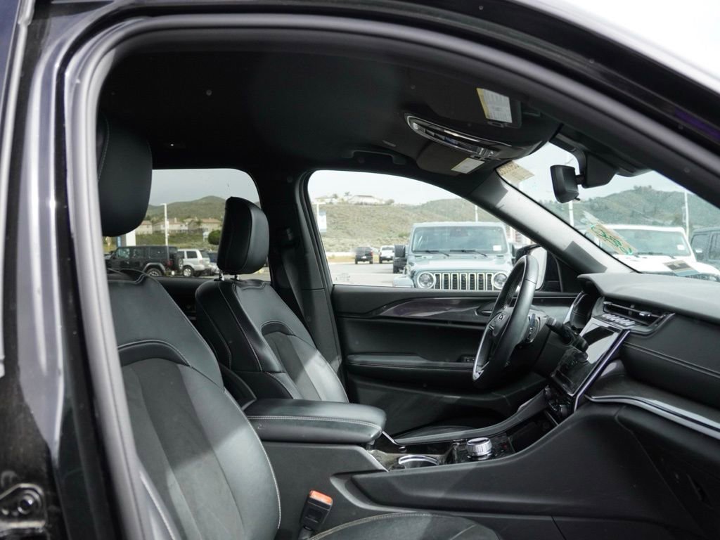 Used 2022 Jeep Grand Cherokee L Laredo image 22