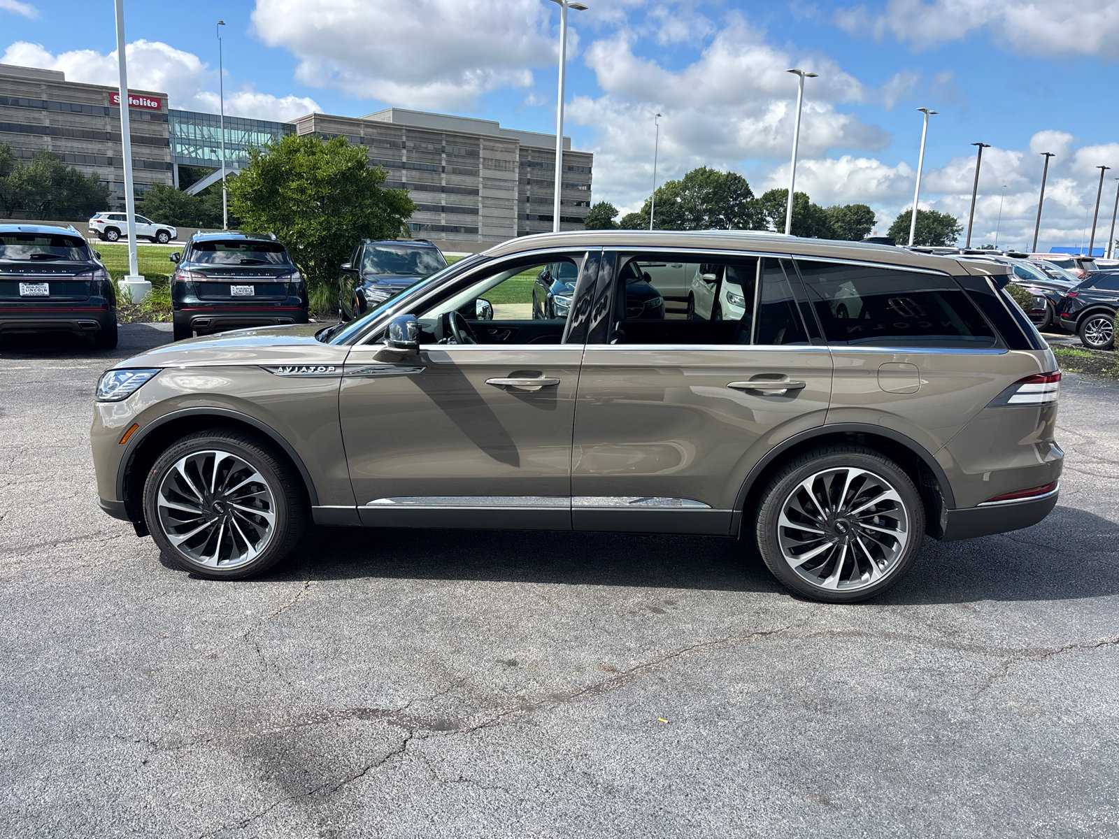 New 2026 Lincoln Aviator Reserve AWD/4WD image 4