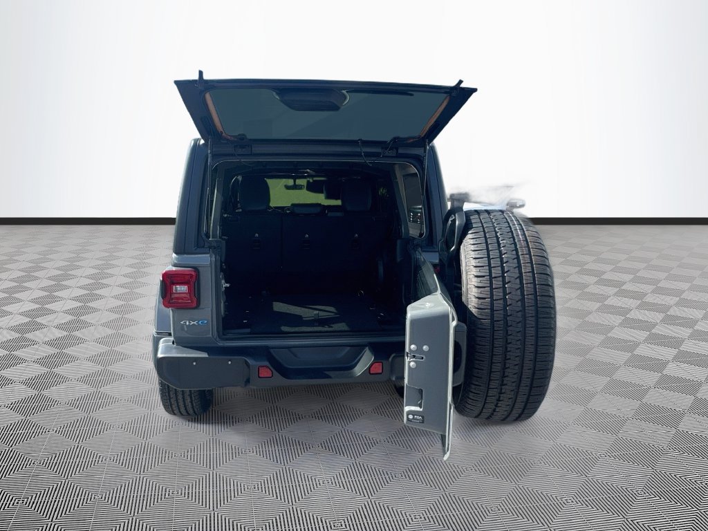 Used 2023 Jeep Wrangler Unlimited Sahara w/ Cold Weather Group AWD/4WD image 29