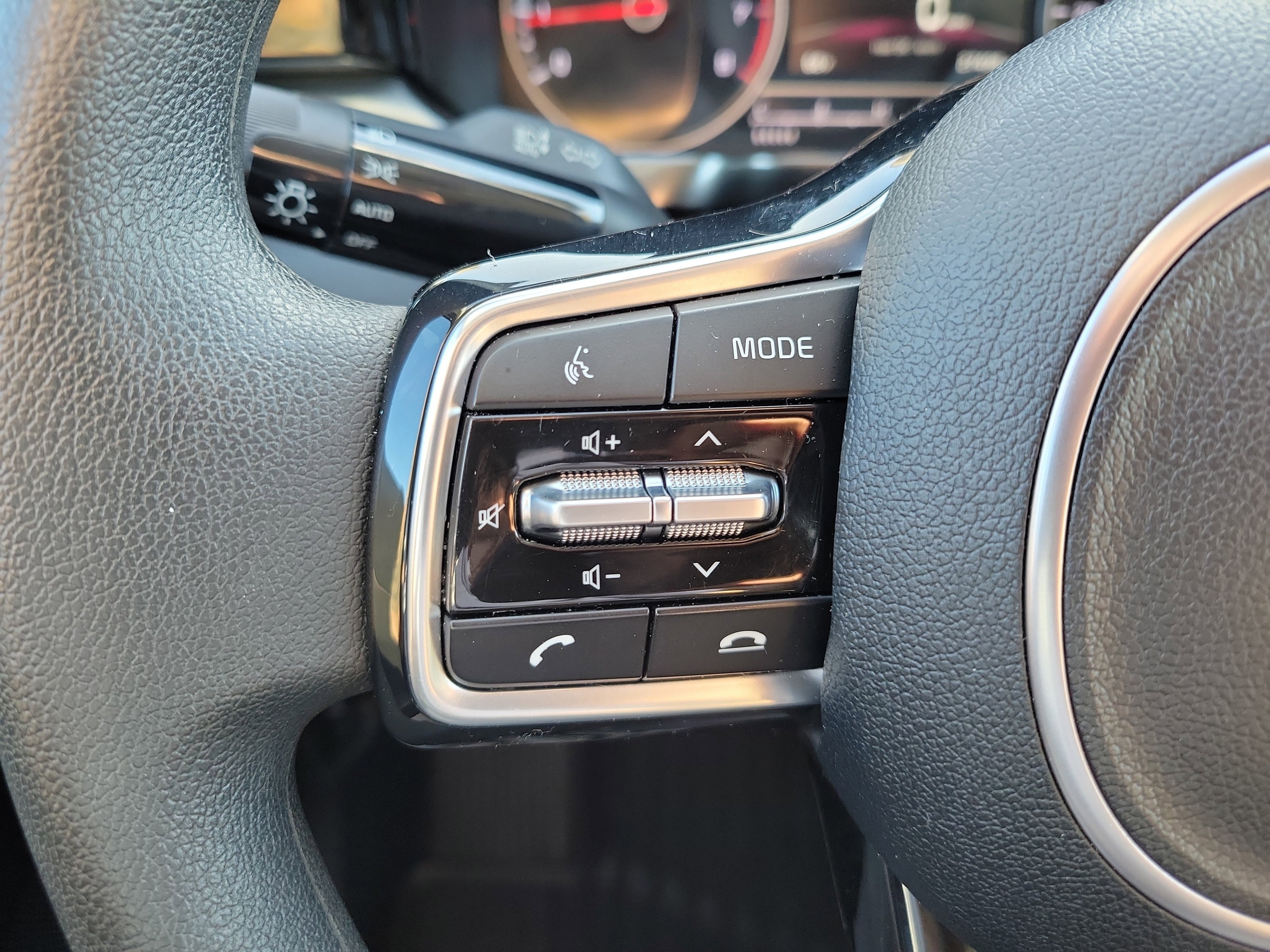 Certified 2023 Kia Sorento LX image 27