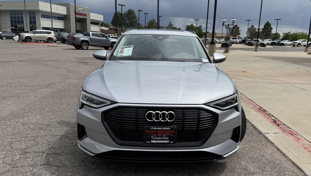 Used 2022 Audi e-tron Premium w/ Convenience Plus Package AWD/4WD image 3