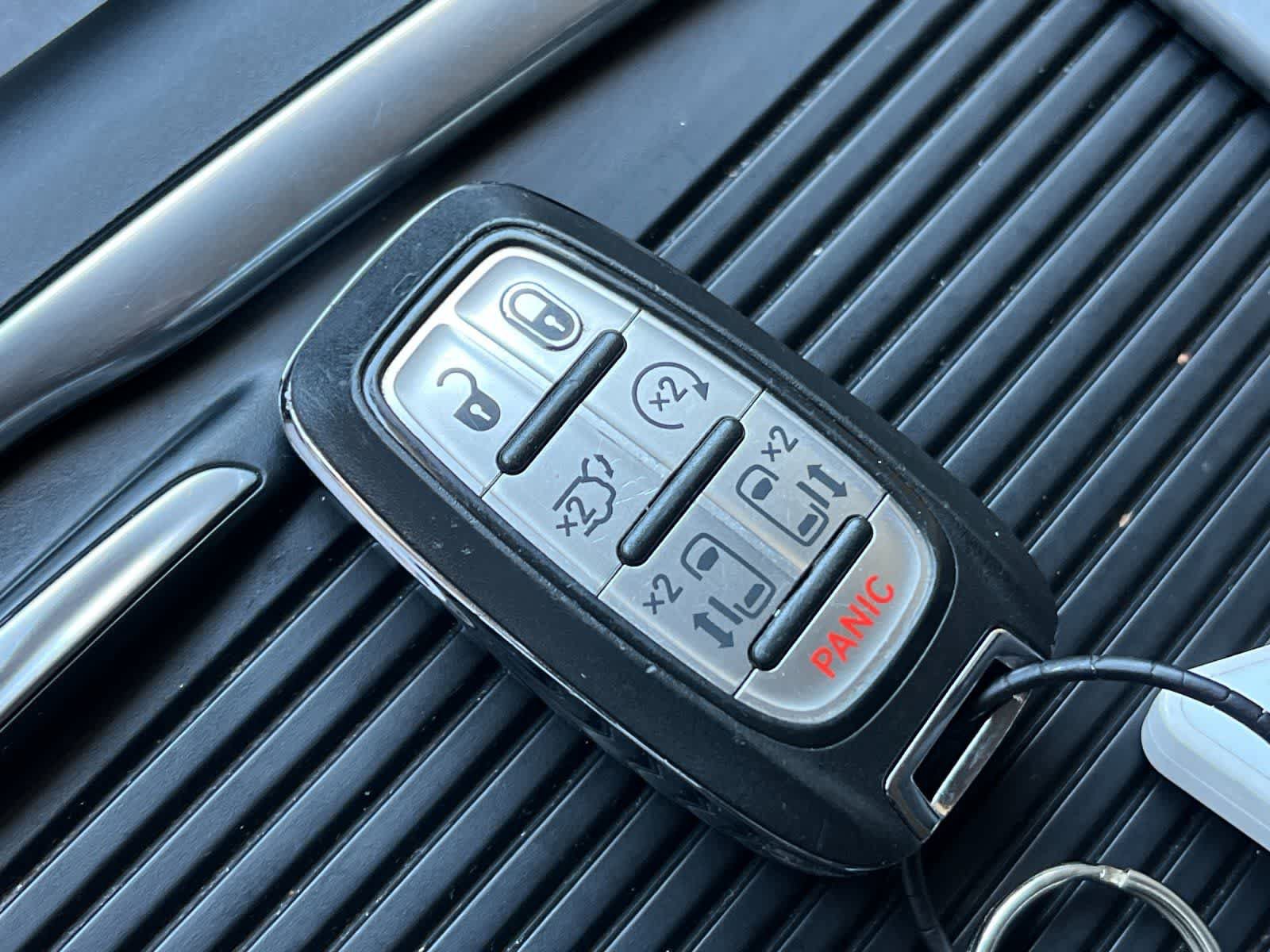 Used 2023 Chrysler Pacifica Touring-L FWD image 29