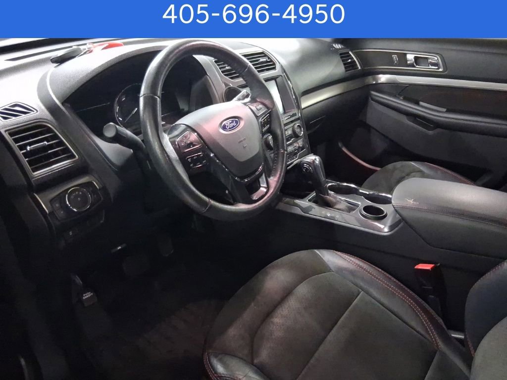 Used 2018 Ford Explorer XLT w/ Equipment Group 202A image 5