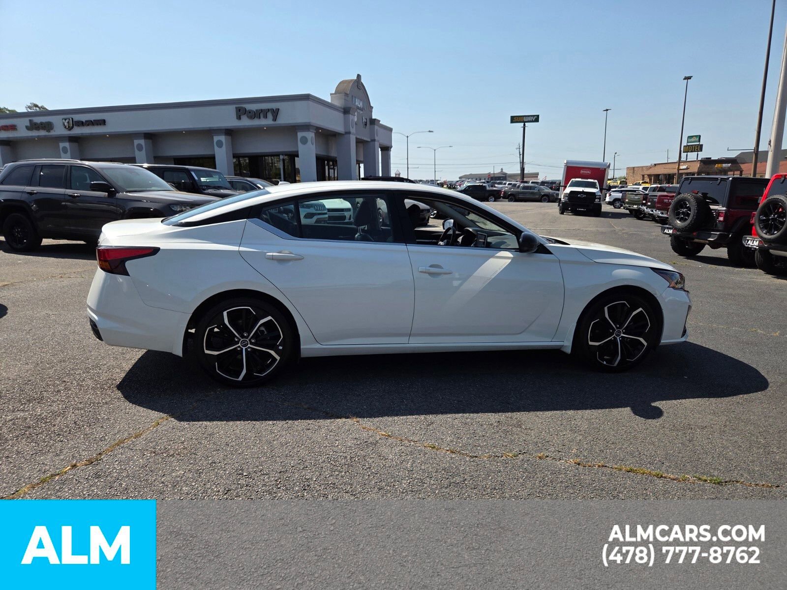 Used 2025 Nissan Altima 2.5 SR image 15