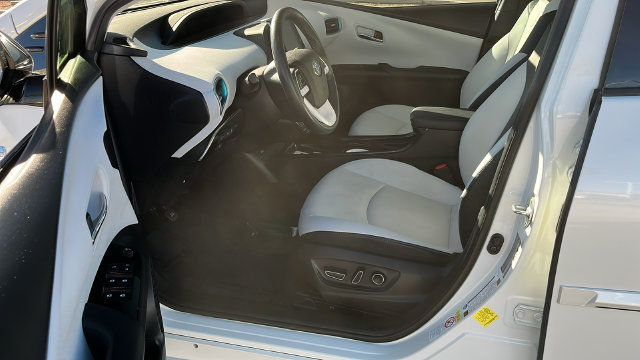 Used 2018 Toyota Prius Prime Advanced w/ Carpet Mat Package FWD image 17