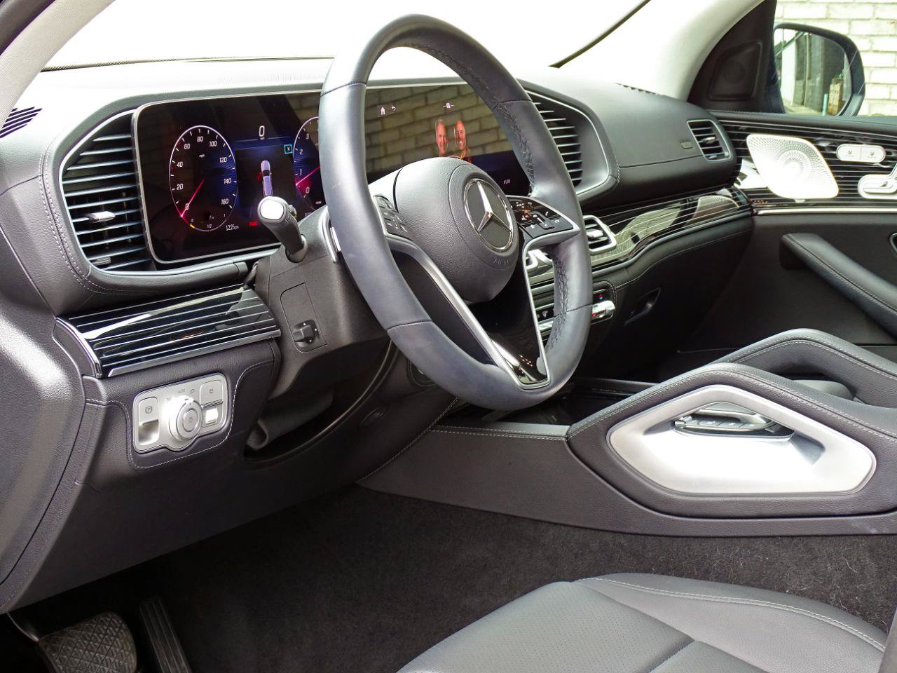 Used 2024 Mercedes-Benz GLE 350 4MATIC w/ 3rd Row Seat Package image 15