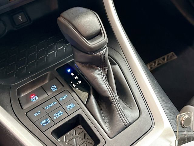 Used 2021 Toyota RAV4 XLE AWD/4WD image 17