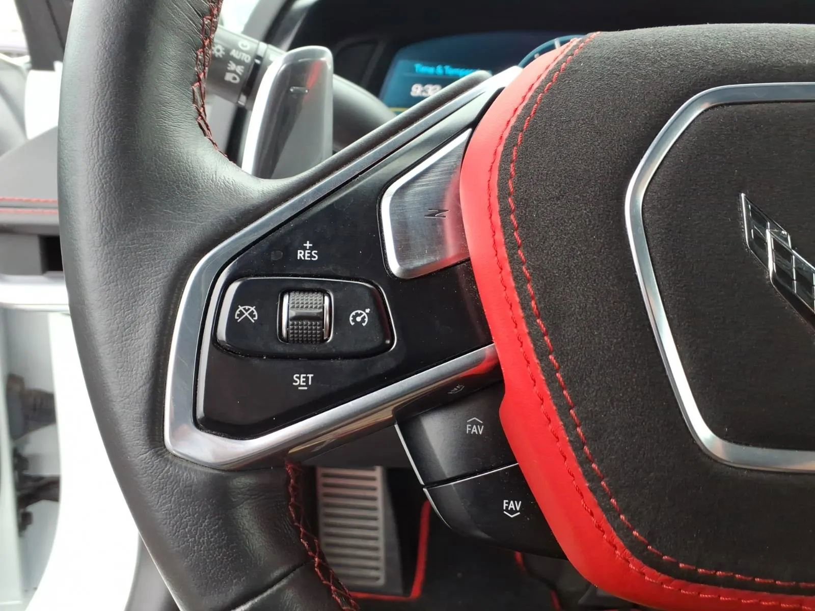 Used 2023 Chevrolet Corvette Stingray Convertible w/ 1LT image 18