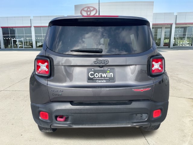 Used 2017 Jeep Renegade Trailhawk AWD/4WD image 4