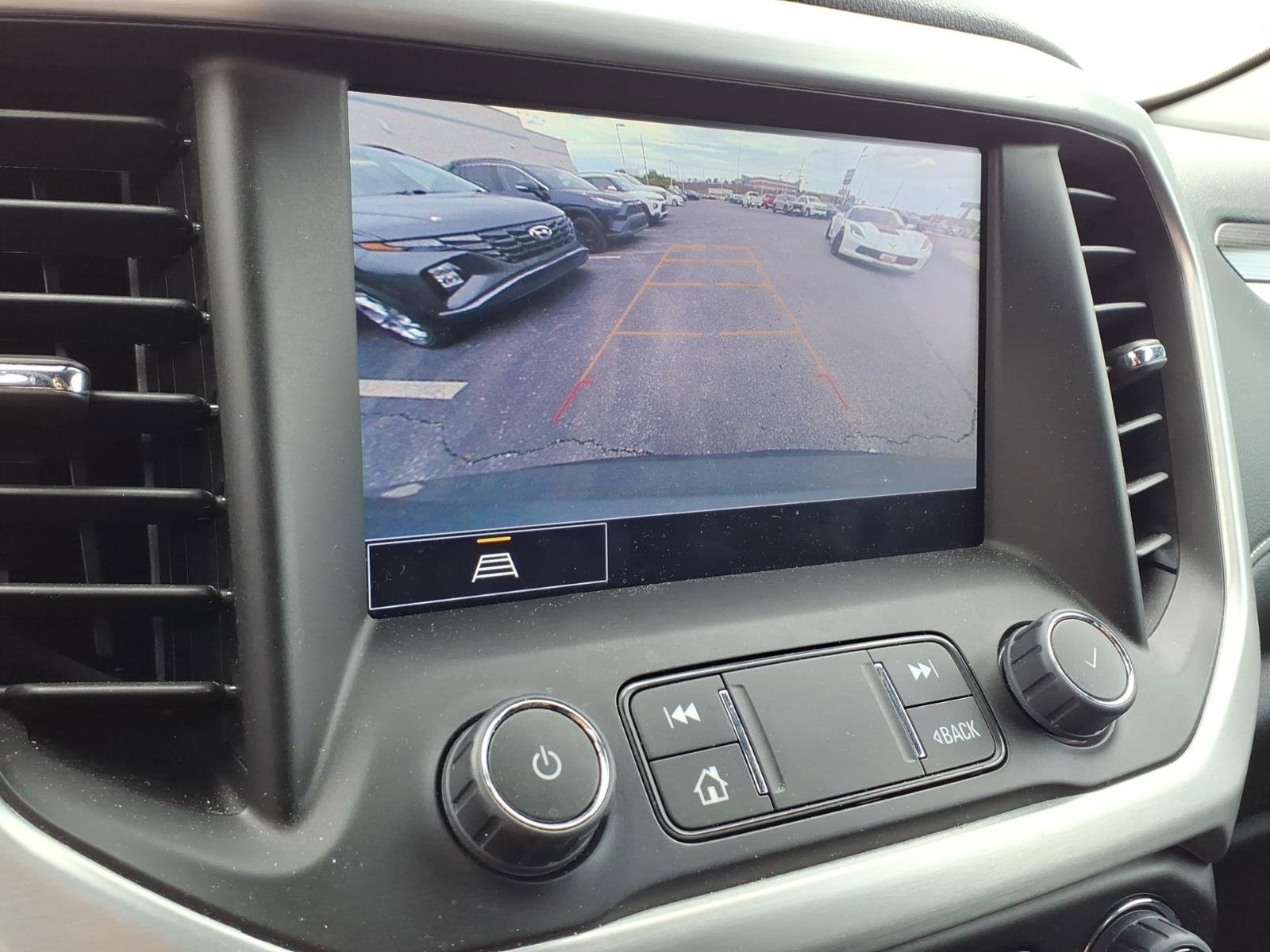 Used 2023 GMC Acadia SLT w/ LPO, Floor Liner Package FWD image 13