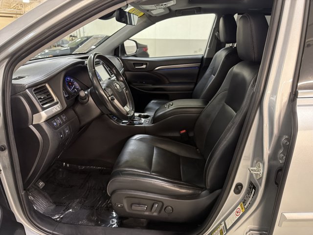 Used 2019 Toyota Highlander Limited w/ Protection Package #3 AWD/4WD image 16