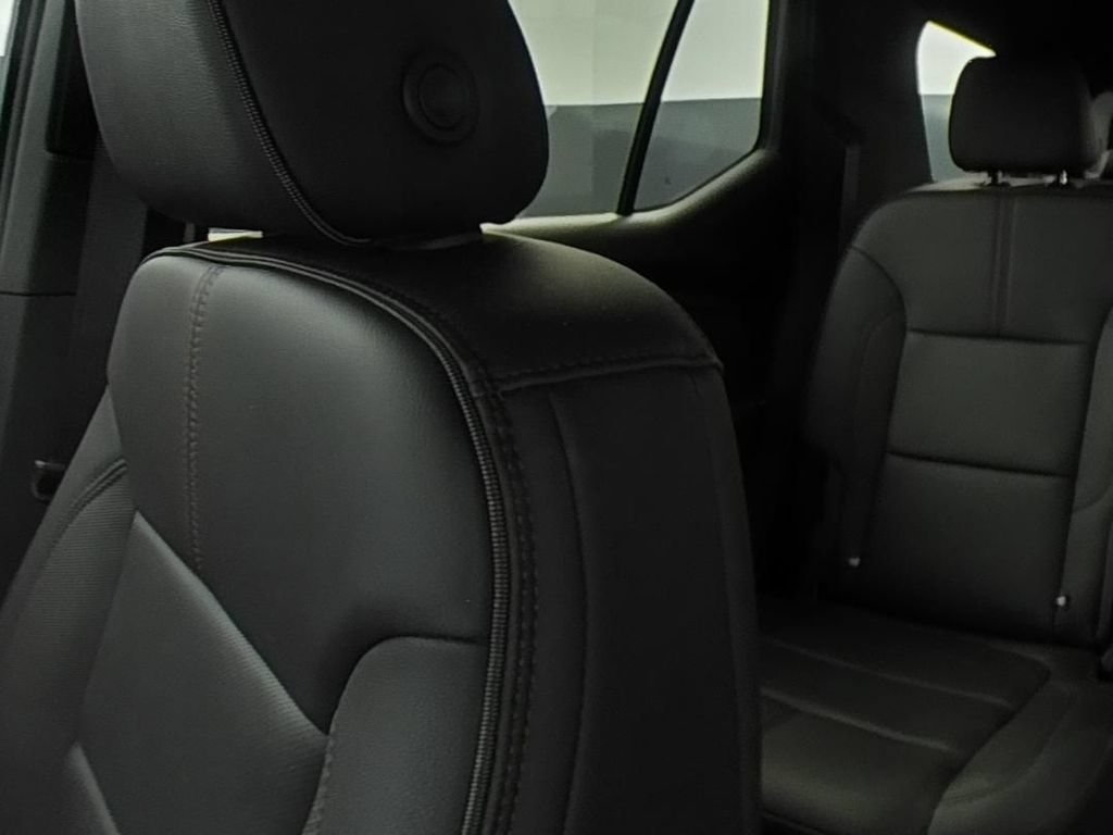 Used 2023 Chevrolet Traverse RS FWD image 12