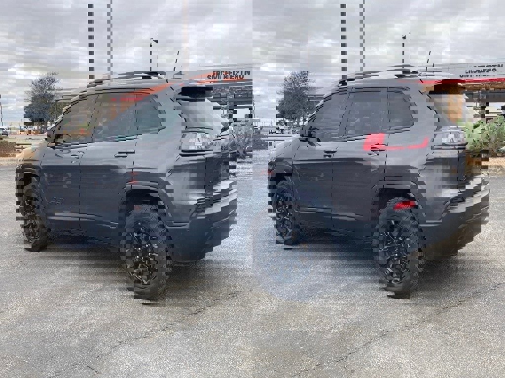 Used 2023 Jeep Cherokee Altitude Lux image 7