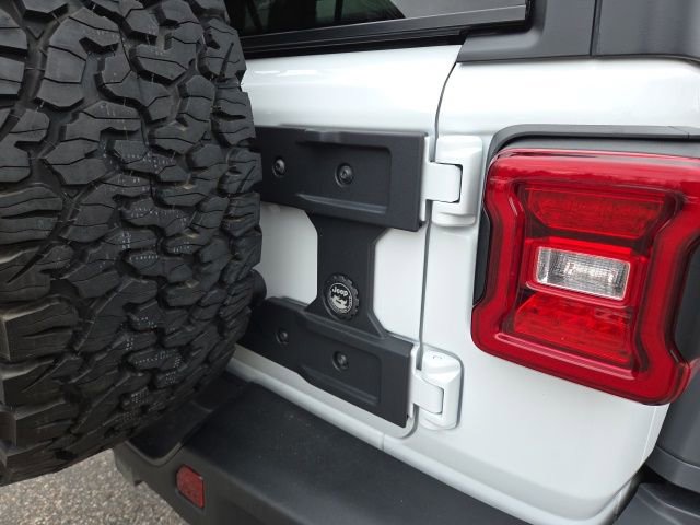 Used 2024 Jeep Wrangler Unlimited Rubicon w/ XTREMEE 35" Tire Package AWD/4WD image 24
