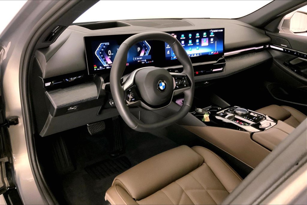 Certified 2026 BMW 530i xDrive w/ Premium Package AWD/4WD image 21
