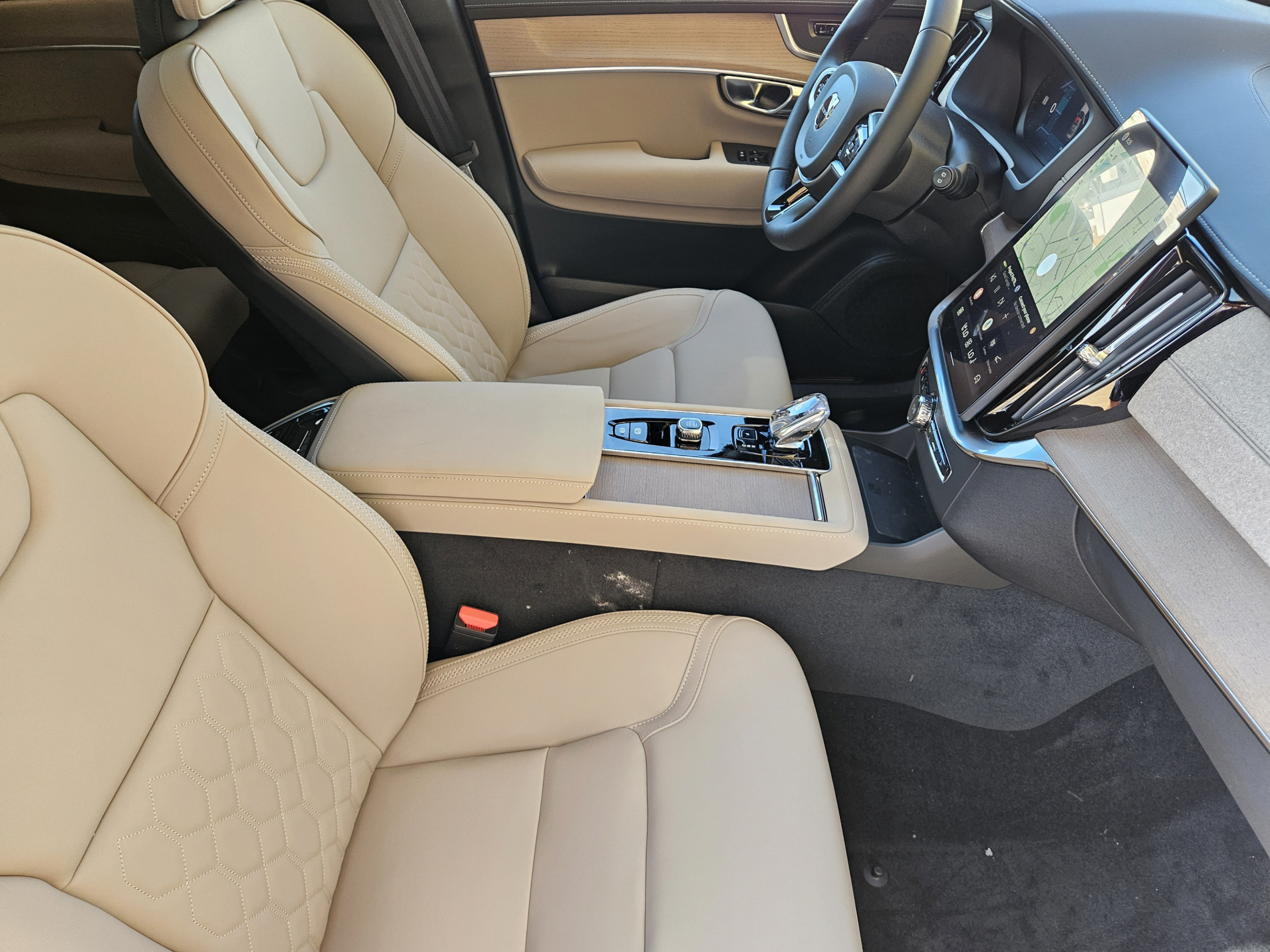 New 2026 Volvo XC90 B5 Plus w/ Protection Package Premier AWD/4WD image 11