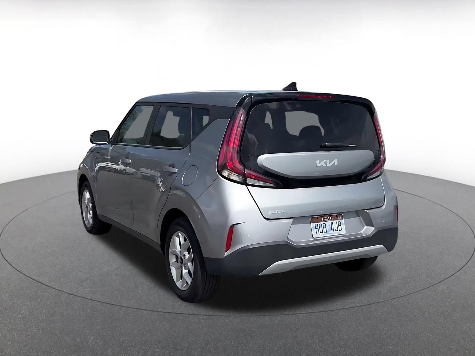 Used 2025 Kia Soul LX w/ LX Technology Package FWD image 10