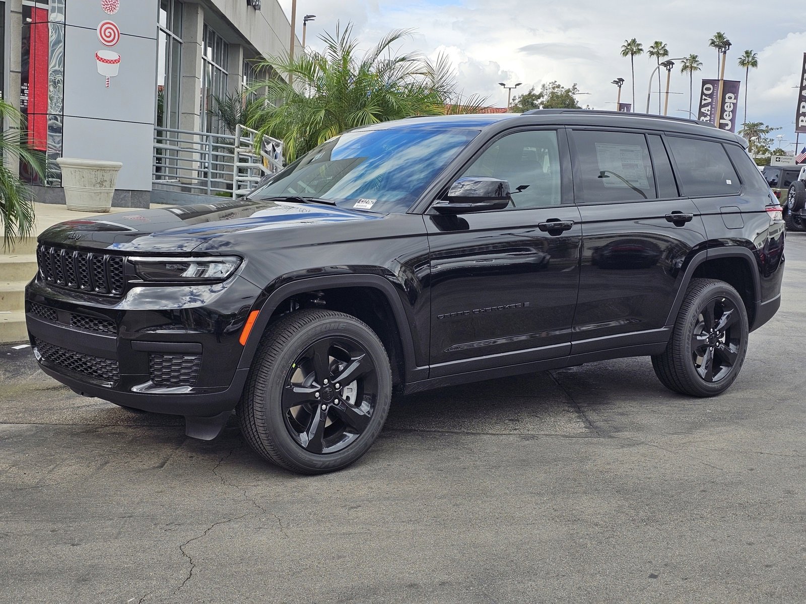 New 2025 Jeep Grand Cherokee L Altitude image 3