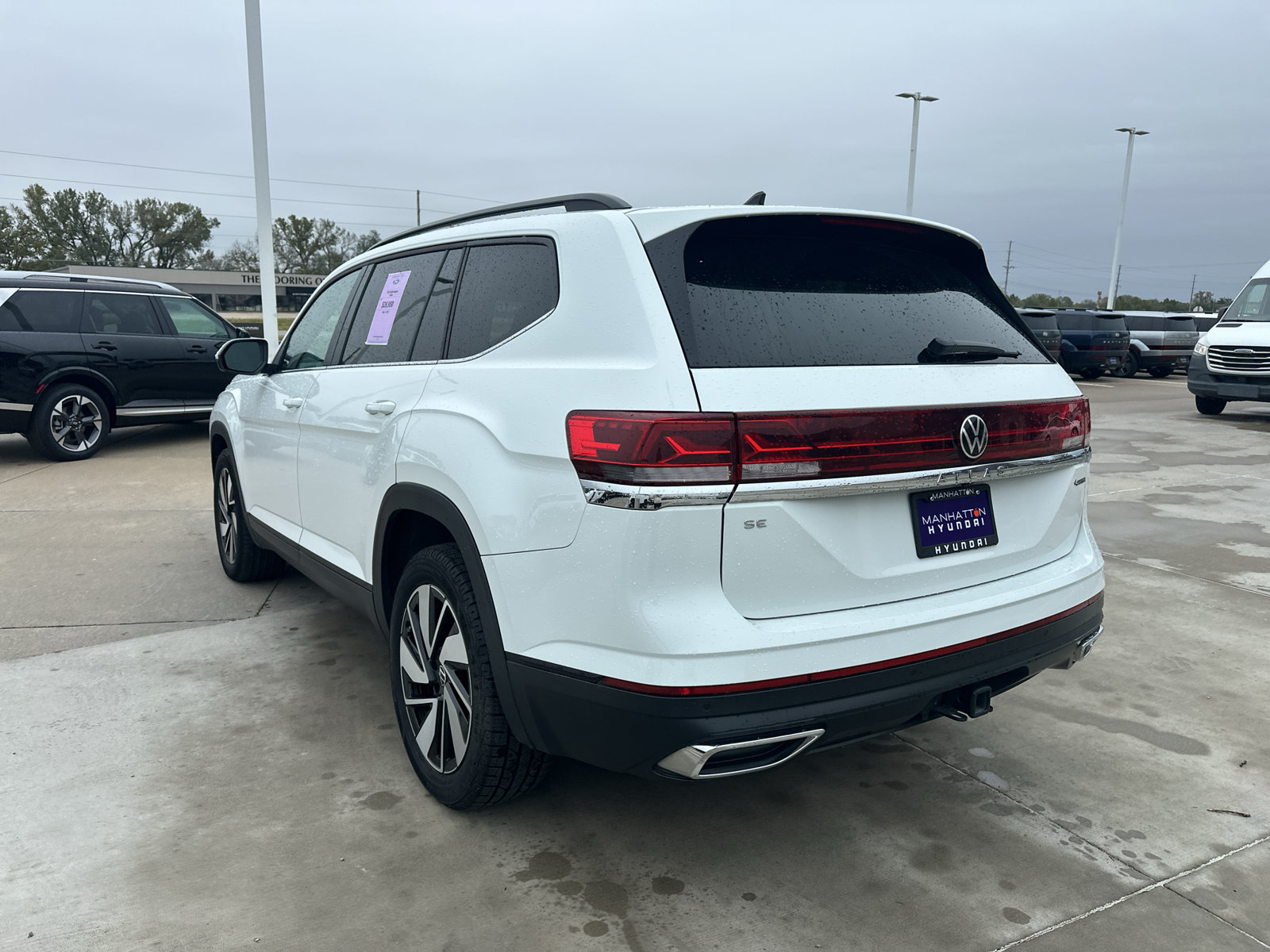 Used 2025 Volkswagen Atlas SE AWD/4WD image 11