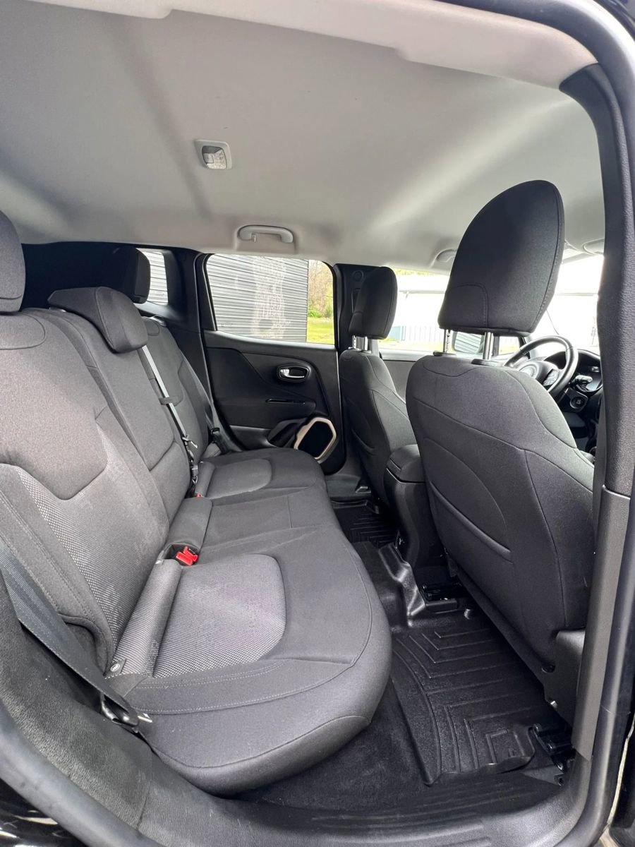 Used 2016 Jeep Renegade Latitude w/ Popular Equipment Group image 12