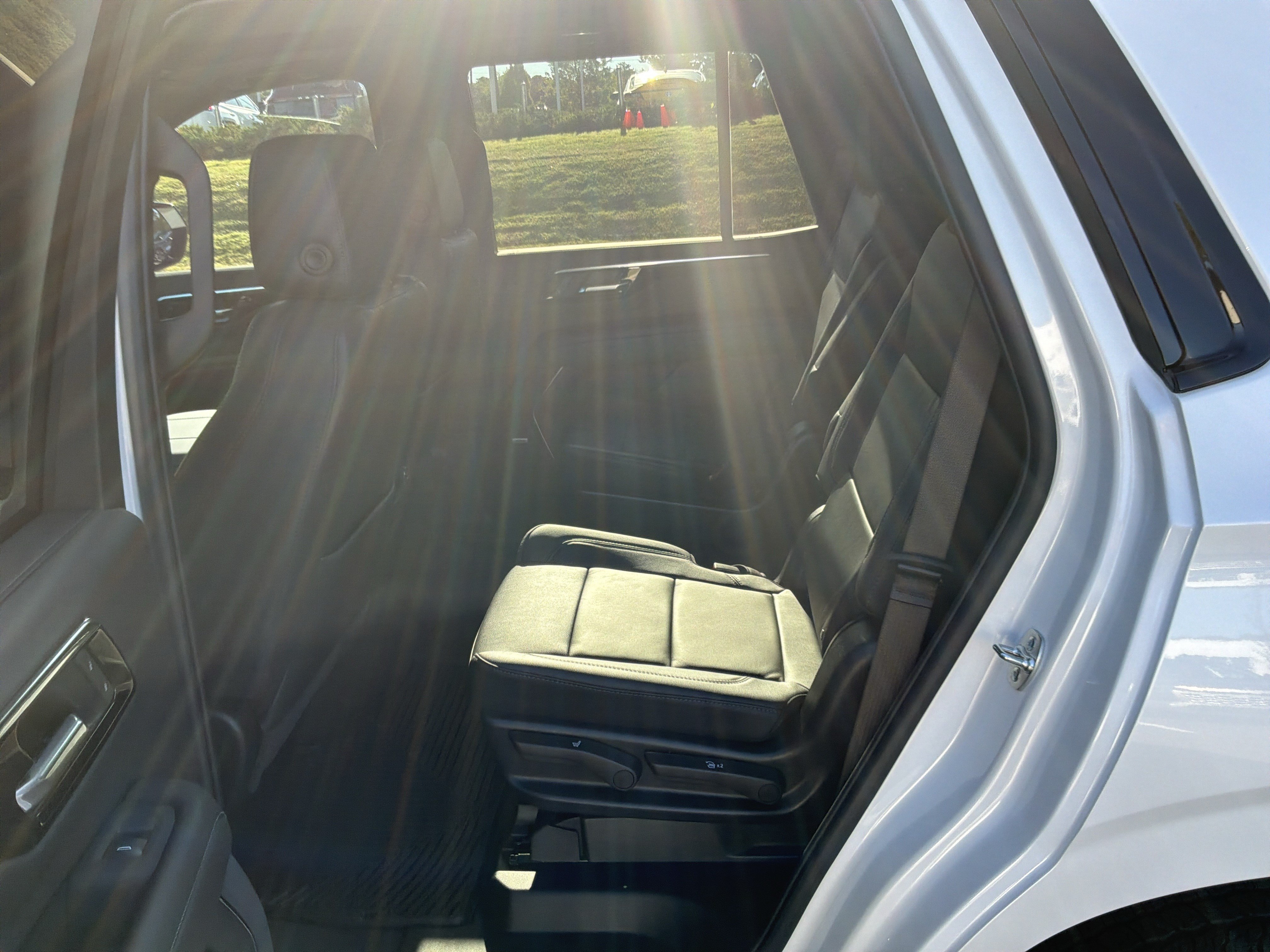 Used 2025 Chevrolet Tahoe Z71 w/ Comfort Package AWD/4WD image 31