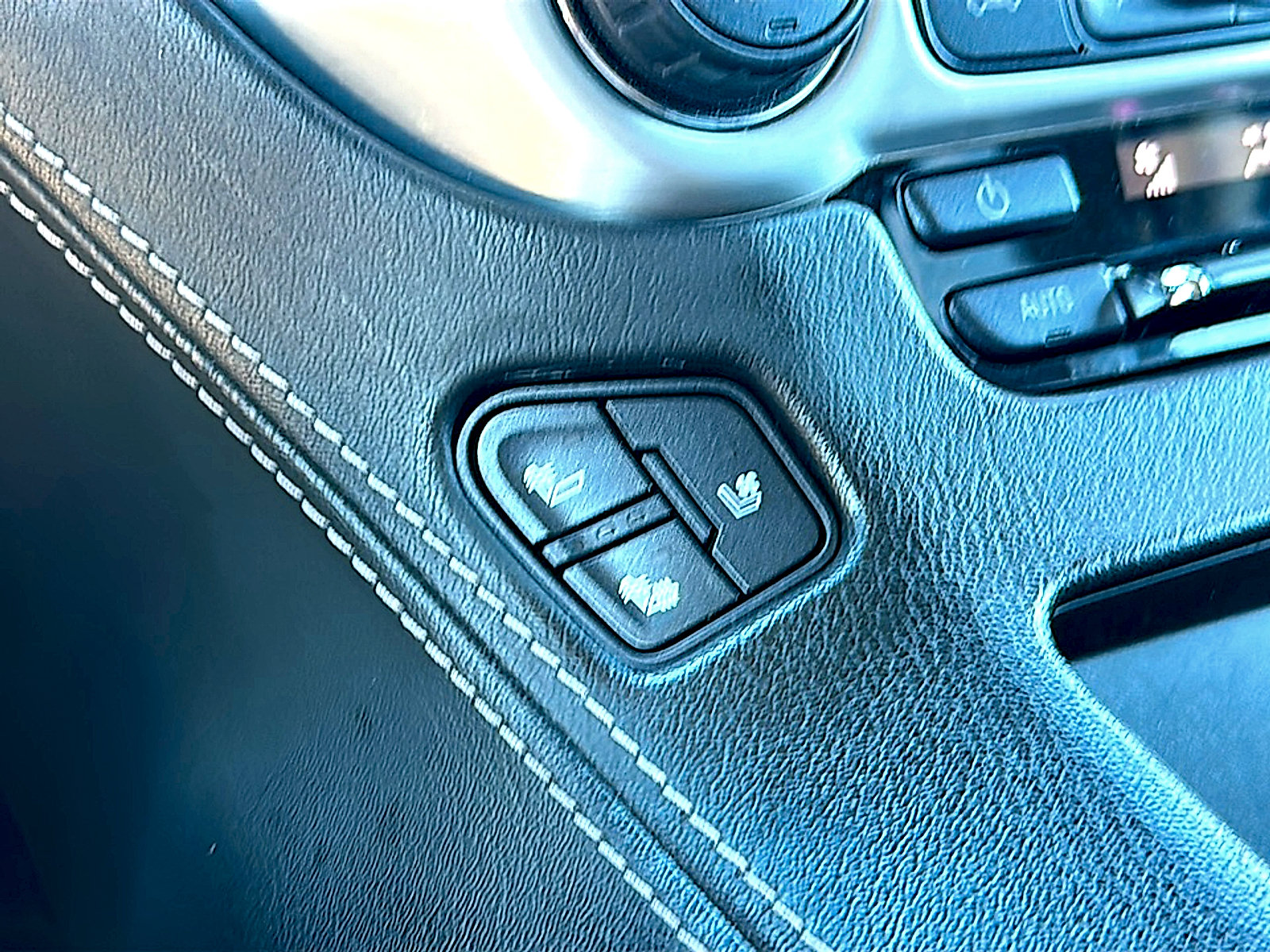 Used 2018 GMC Yukon XL SLT w/ Premium Edition RWD image 39