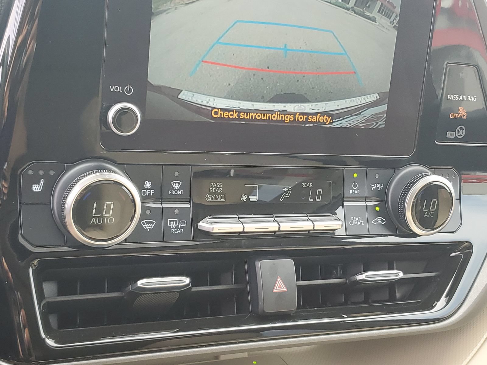 Certified 2024 Toyota Highlander XLE AWD/4WD image 30