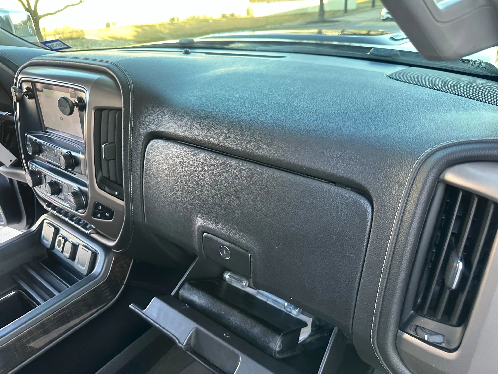 Used 2016 GMC Sierra 2500 Denali w/ Duramax Plus Package image 26