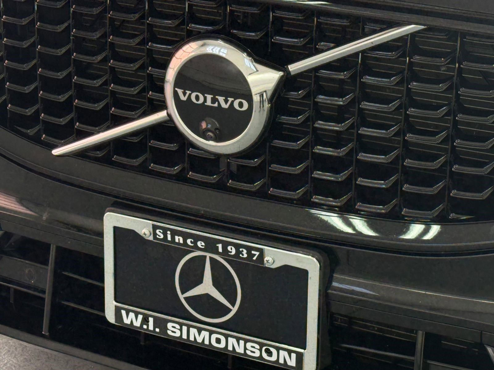 Used 2025 Volvo XC60 B5 Plus image 18