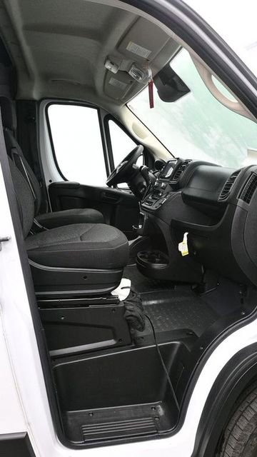 Used 2025 RAM ProMaster 2500 w/ Convenience Group image 9