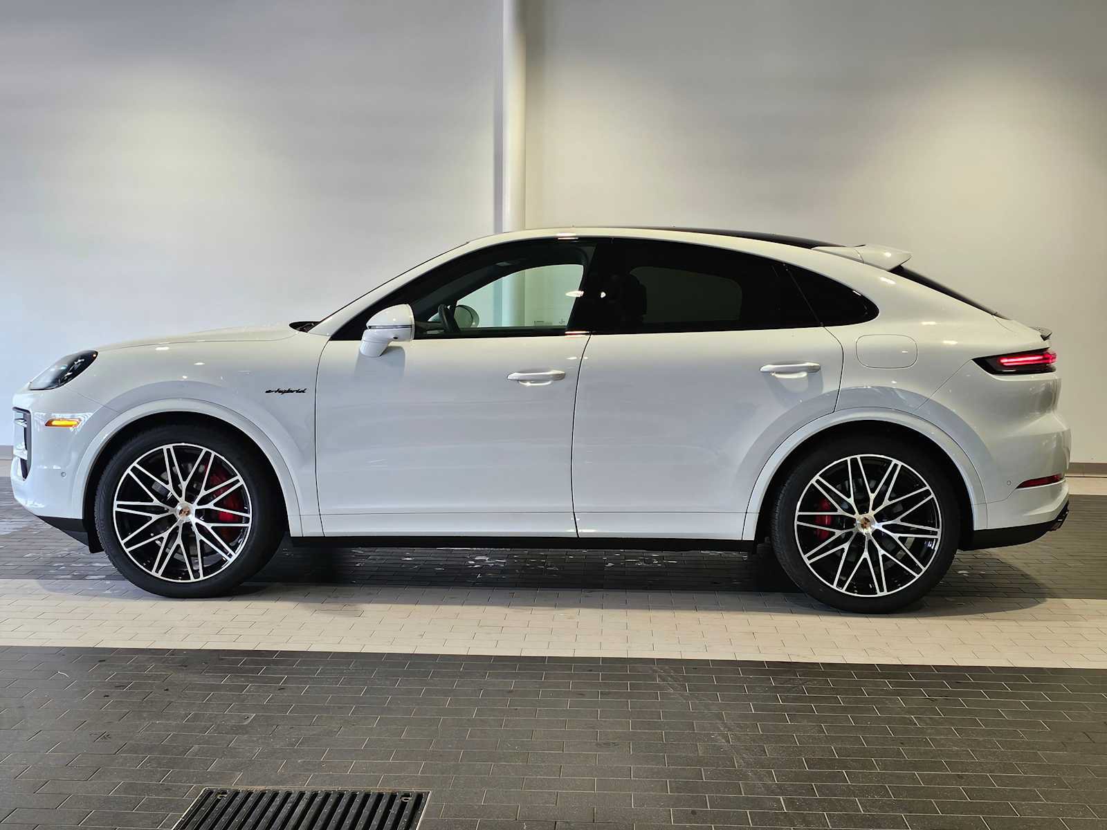 New 2025 Porsche Cayenne S AWD/4WD image 2