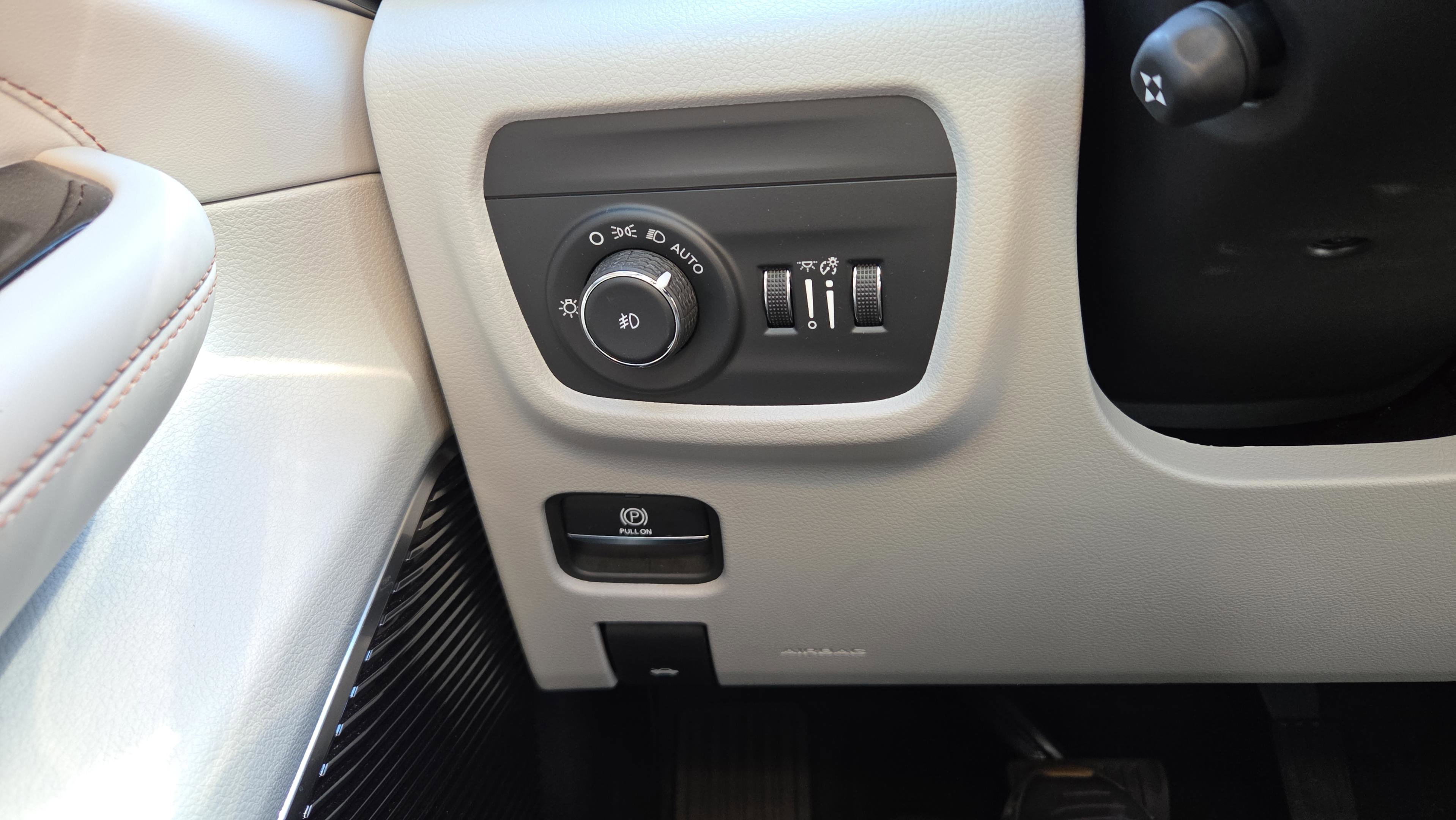 Used 2023 Jeep Grand Cherokee Overland w/ Adv Protech Group III image 15