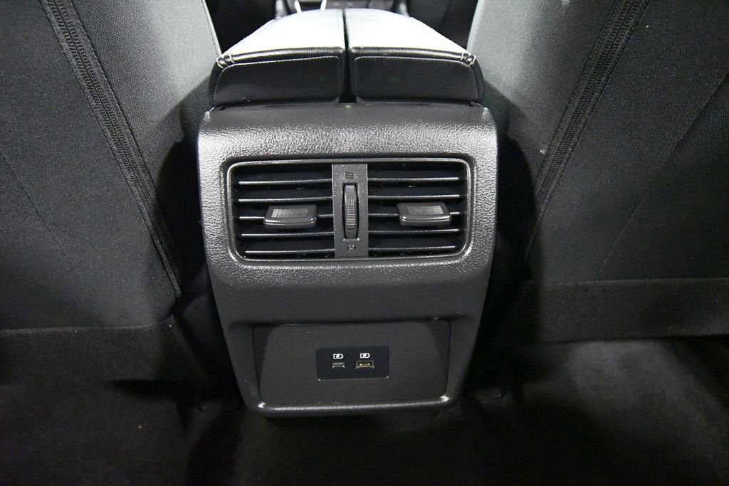 Used 2023 Nissan Rogue SV AWD/4WD image 16