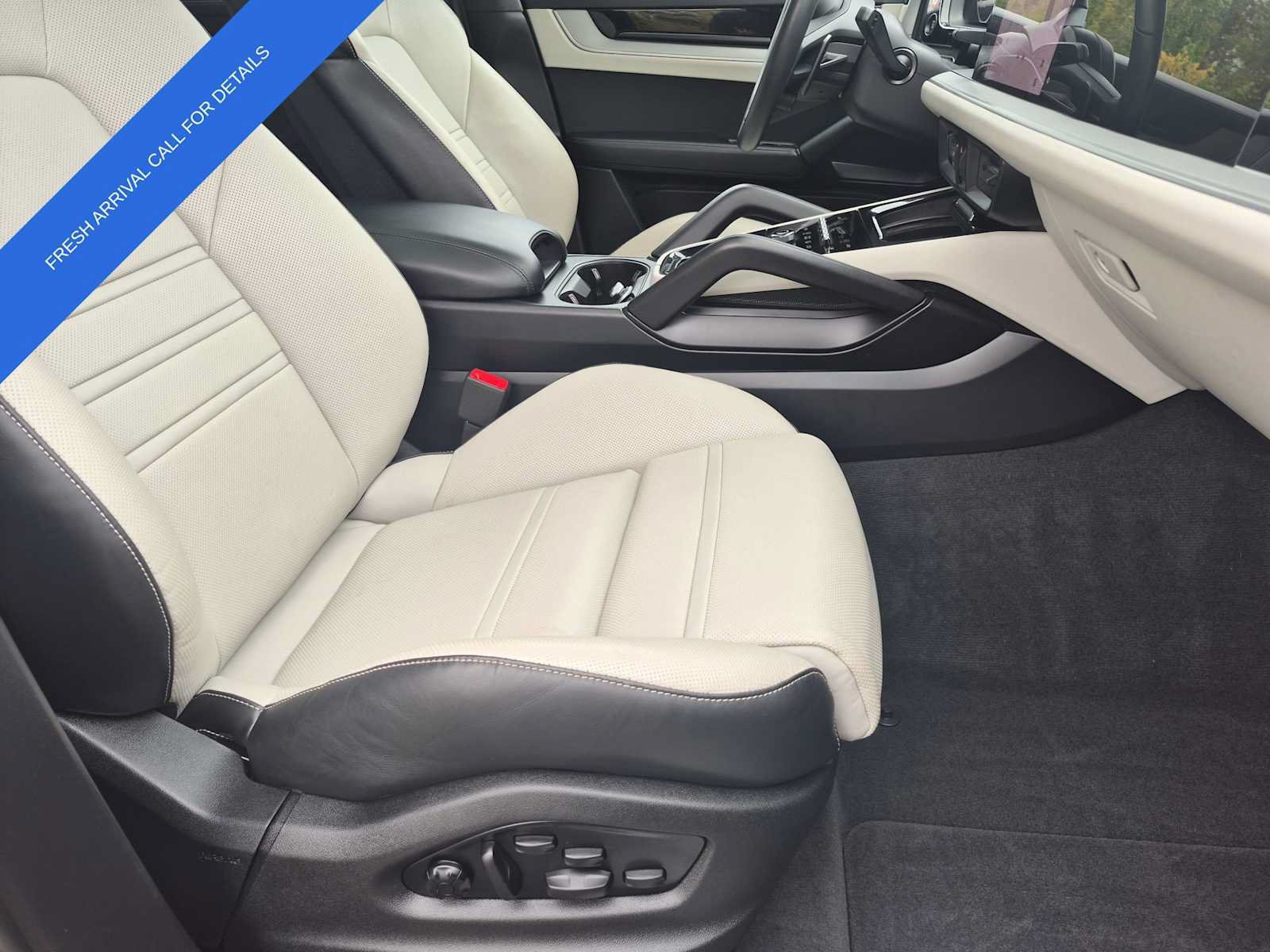 Used 2025 Porsche Cayenne Coupe AWD/4WD image 22