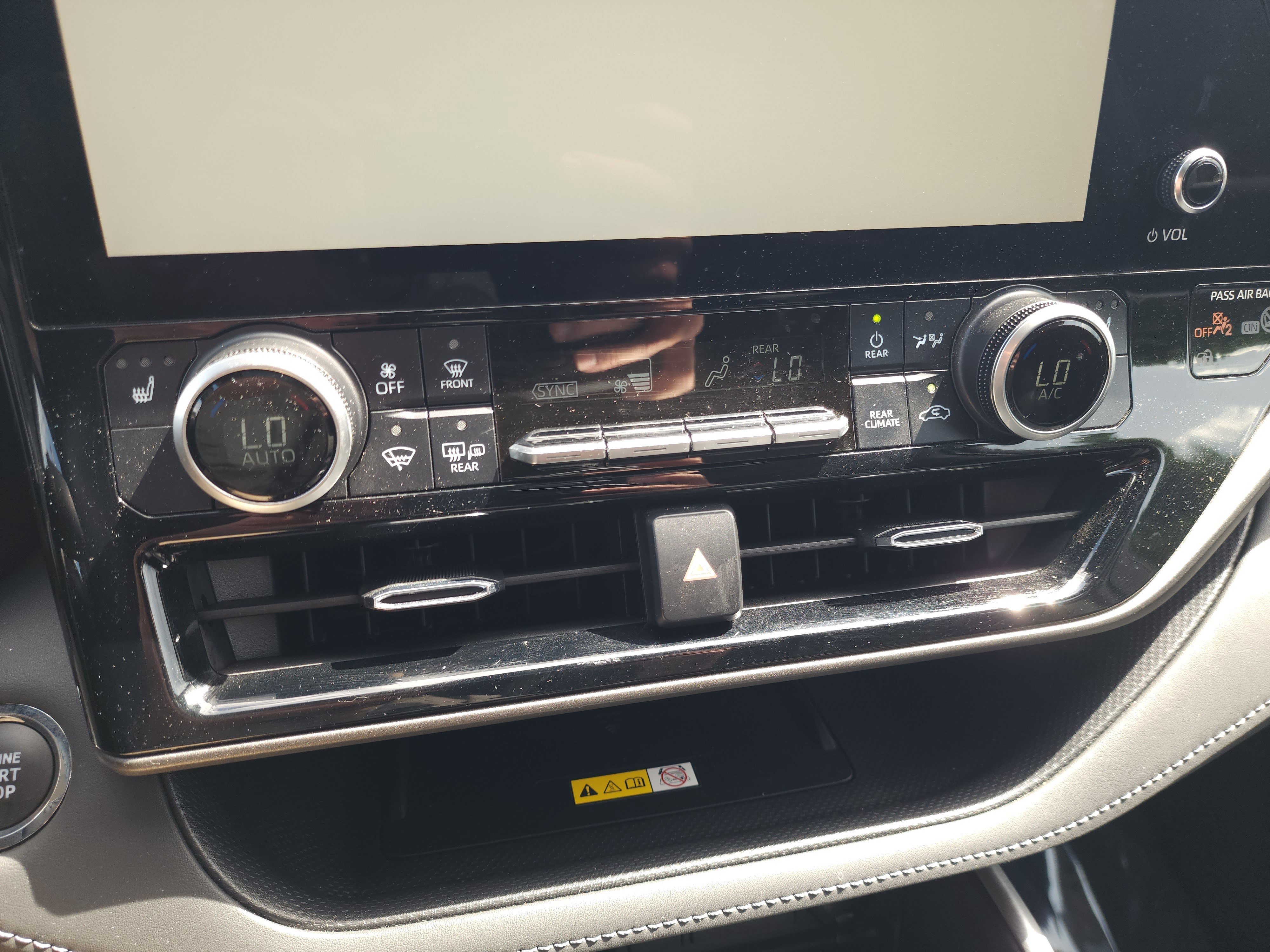 Used 2023 Toyota Highlander XLE FWD image 21