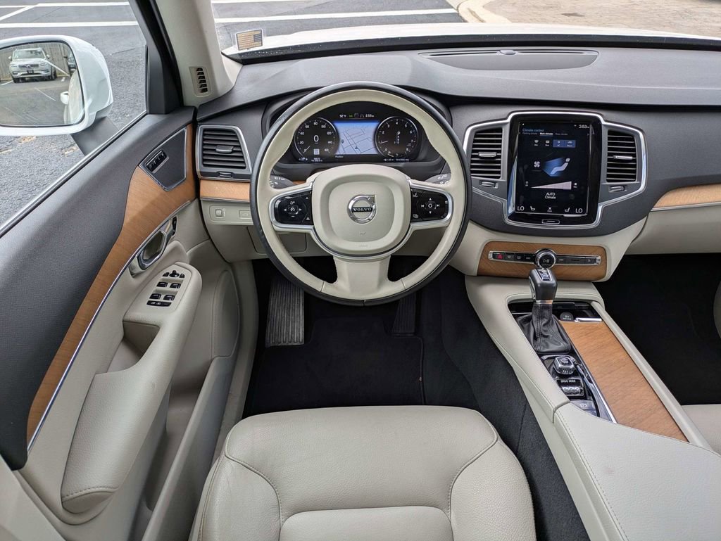 Used 2021 Volvo XC90 T6 Momentum w/ Climate Package AWD/4WD image 22