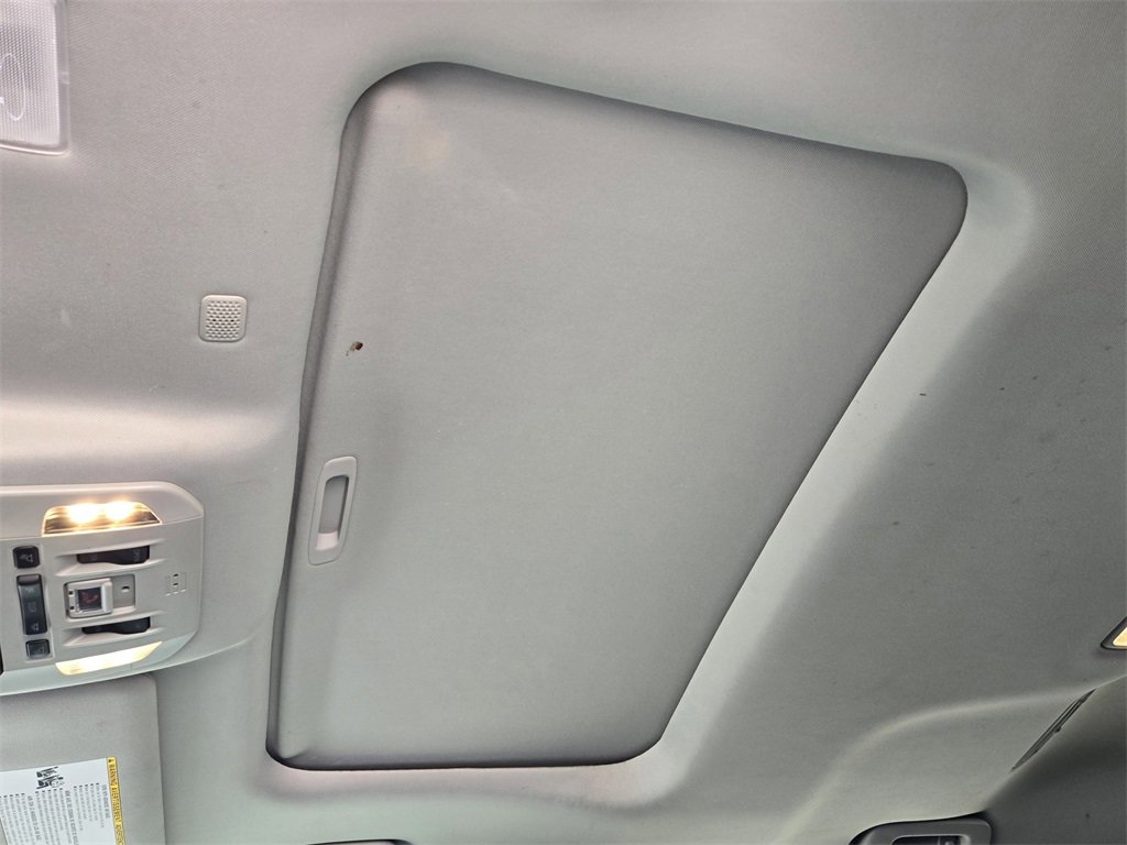 Used 2021 Toyota Highlander XLE image 24