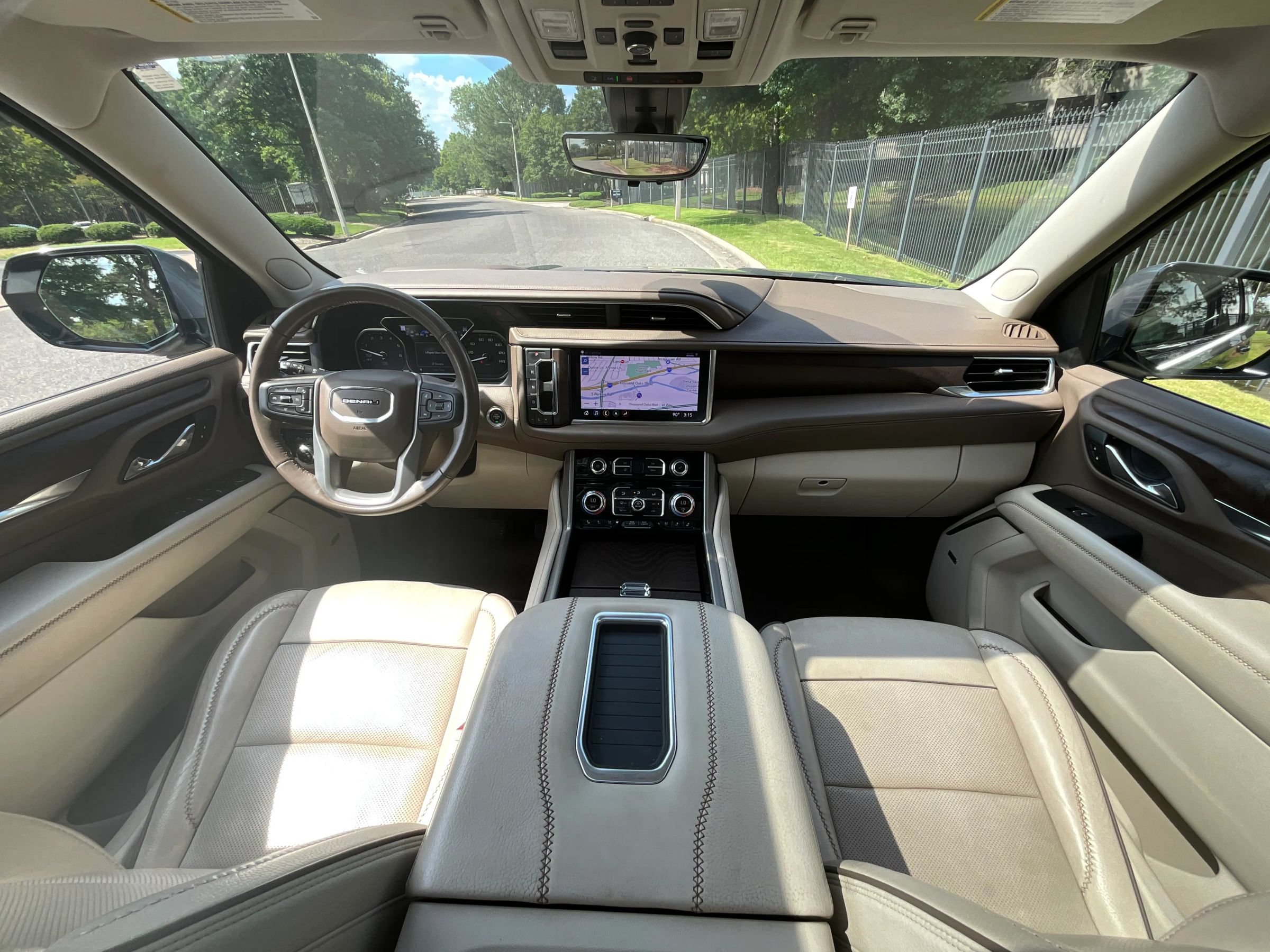 Used 2021 GMC Yukon Denali w/ Denali Premium Package AWD/4WD image 22