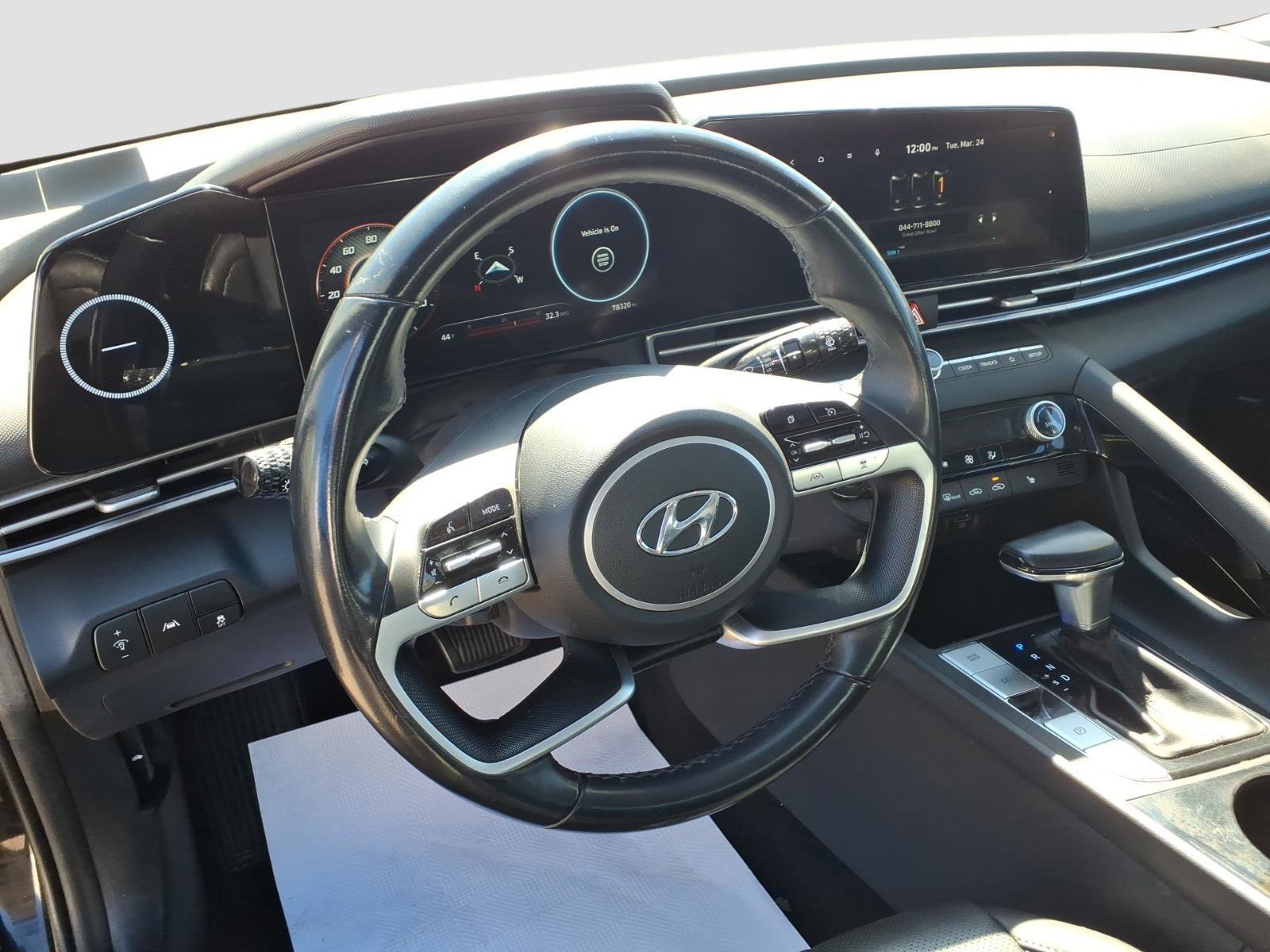 Used 2022 Hyundai Elantra Limited image 12