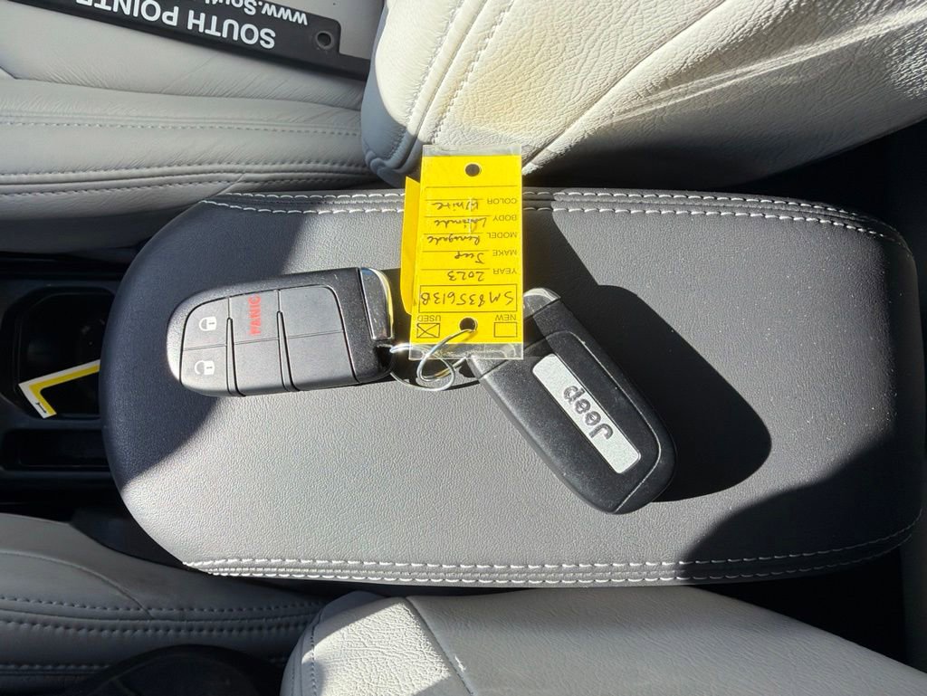 Used 2023 Jeep Renegade Latitude AWD/4WD image 13
