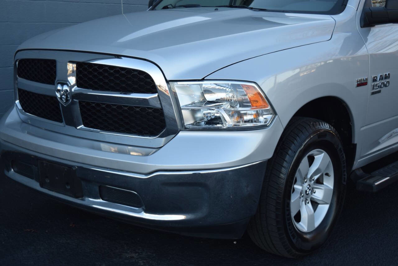 Used 2019 RAM 1500 Classic SLT w/ Luxury Group image 6