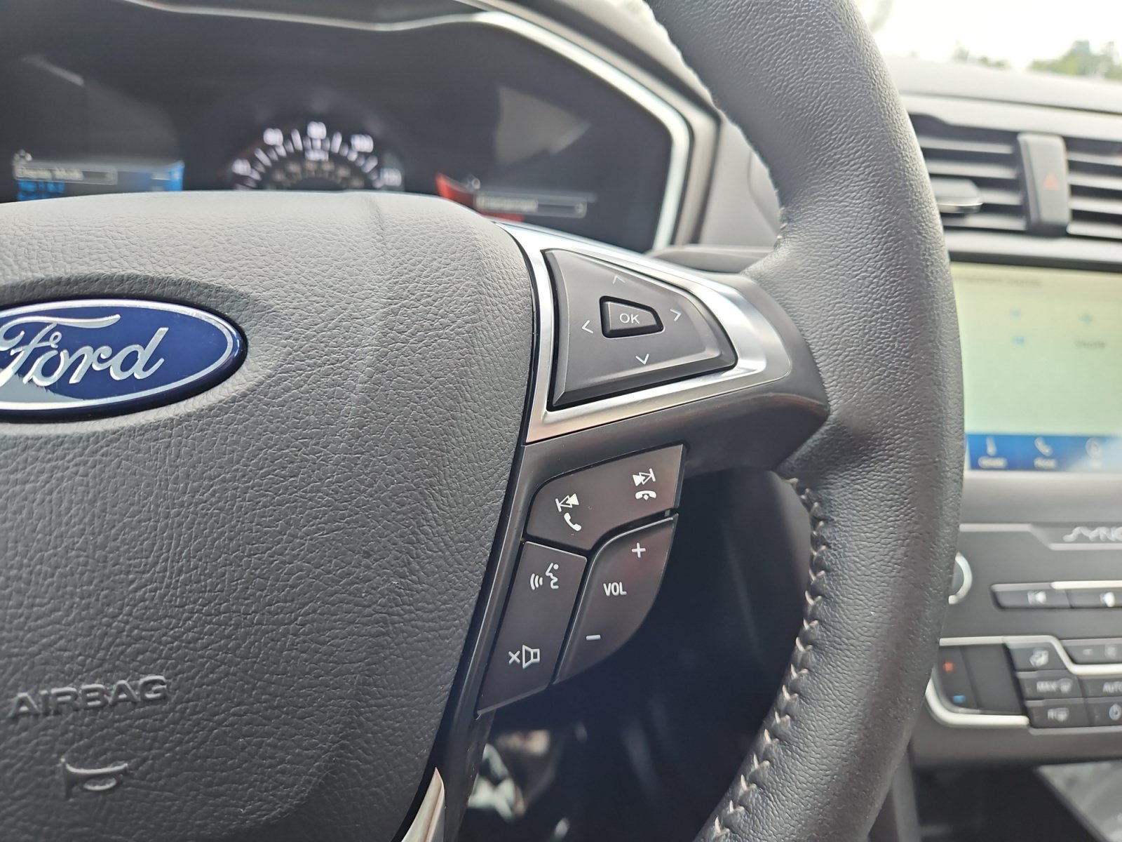 Used 2020 Ford Fusion SE w/ Equipment Group 151A FWD image 23