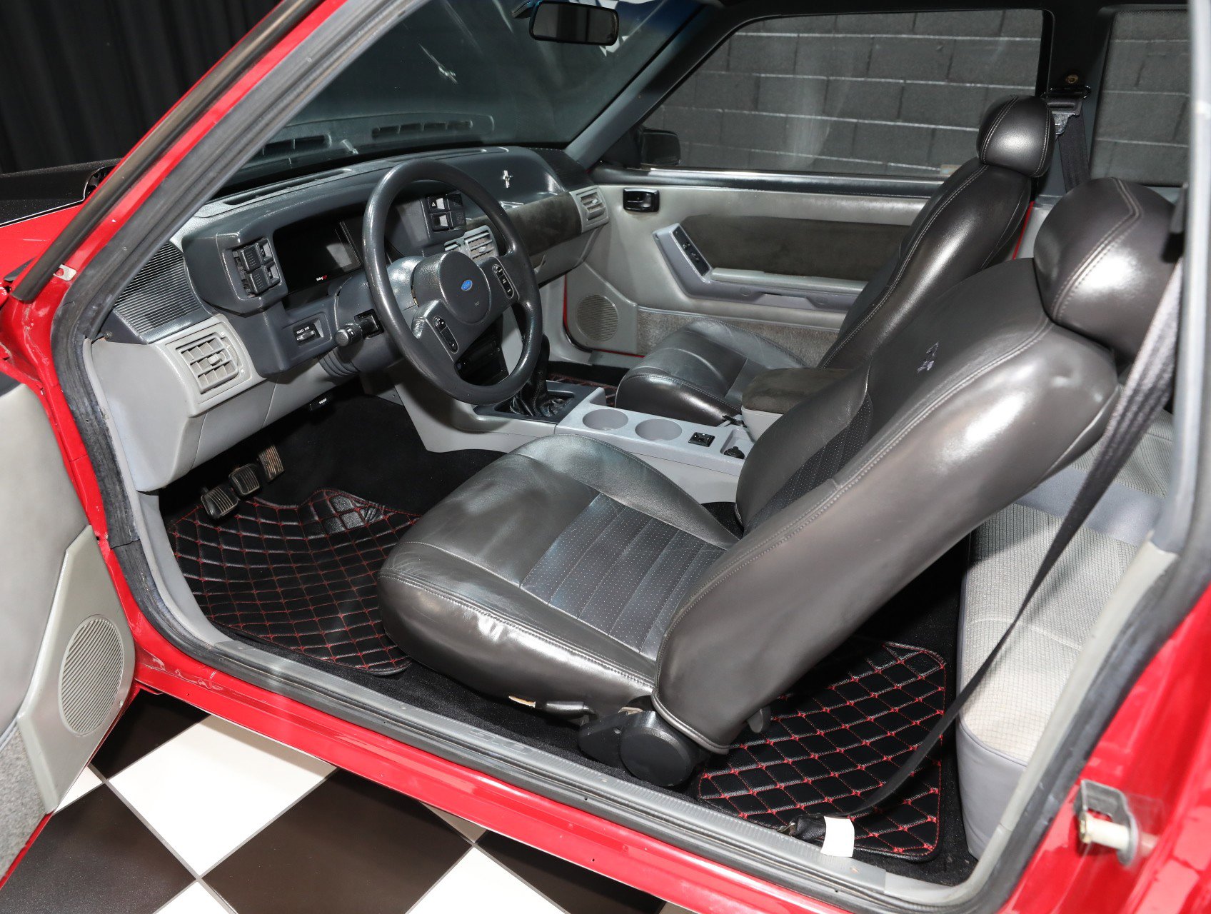 Used 1989 Ford Mustang LX RWD image 3