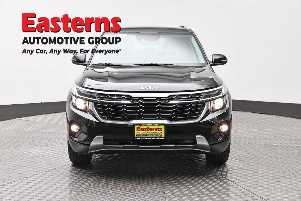 Used 2024 Kia Seltos EX AWD/4WD image 2