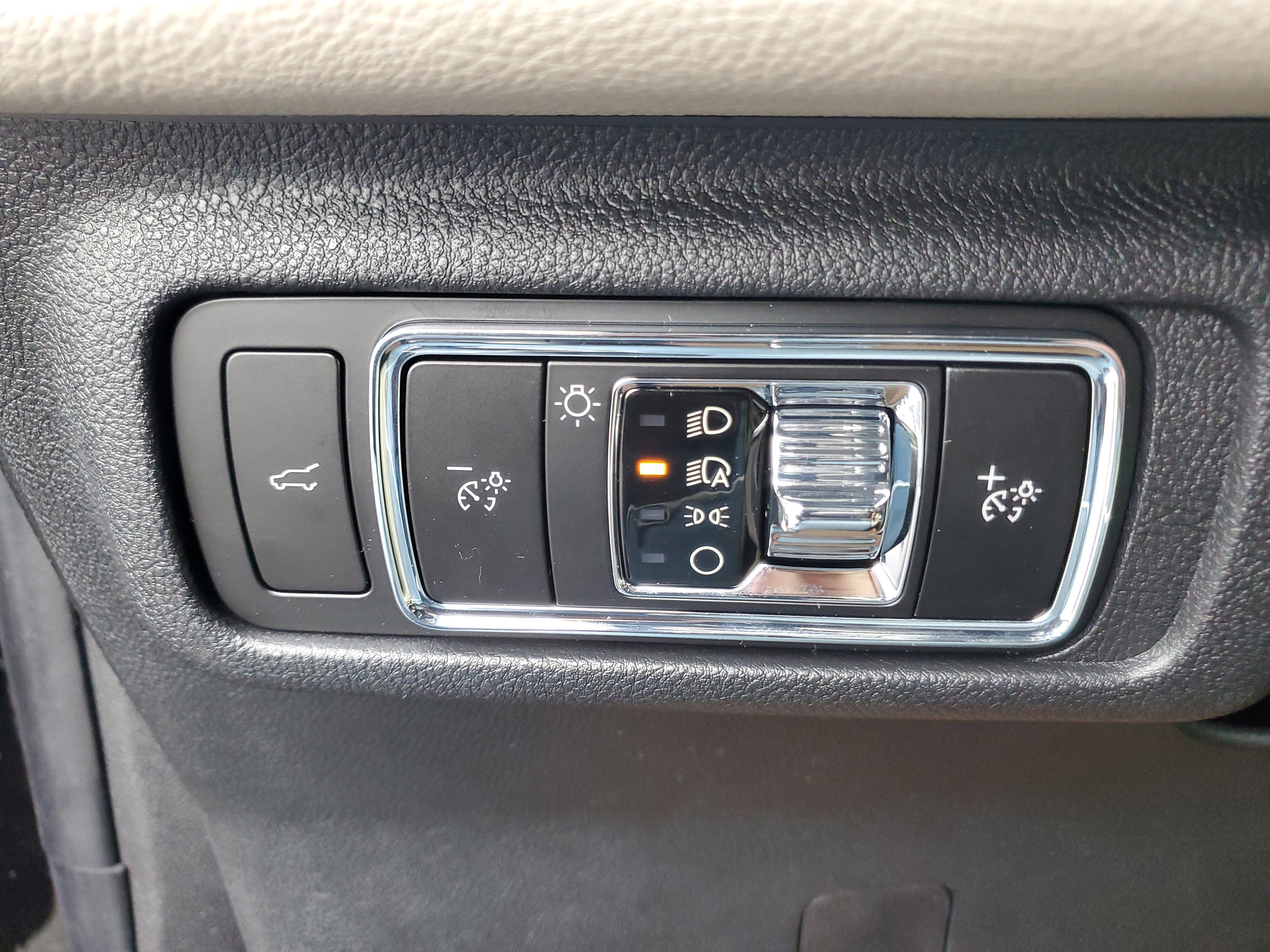 New 2026 Lincoln Corsair Premiere image 14