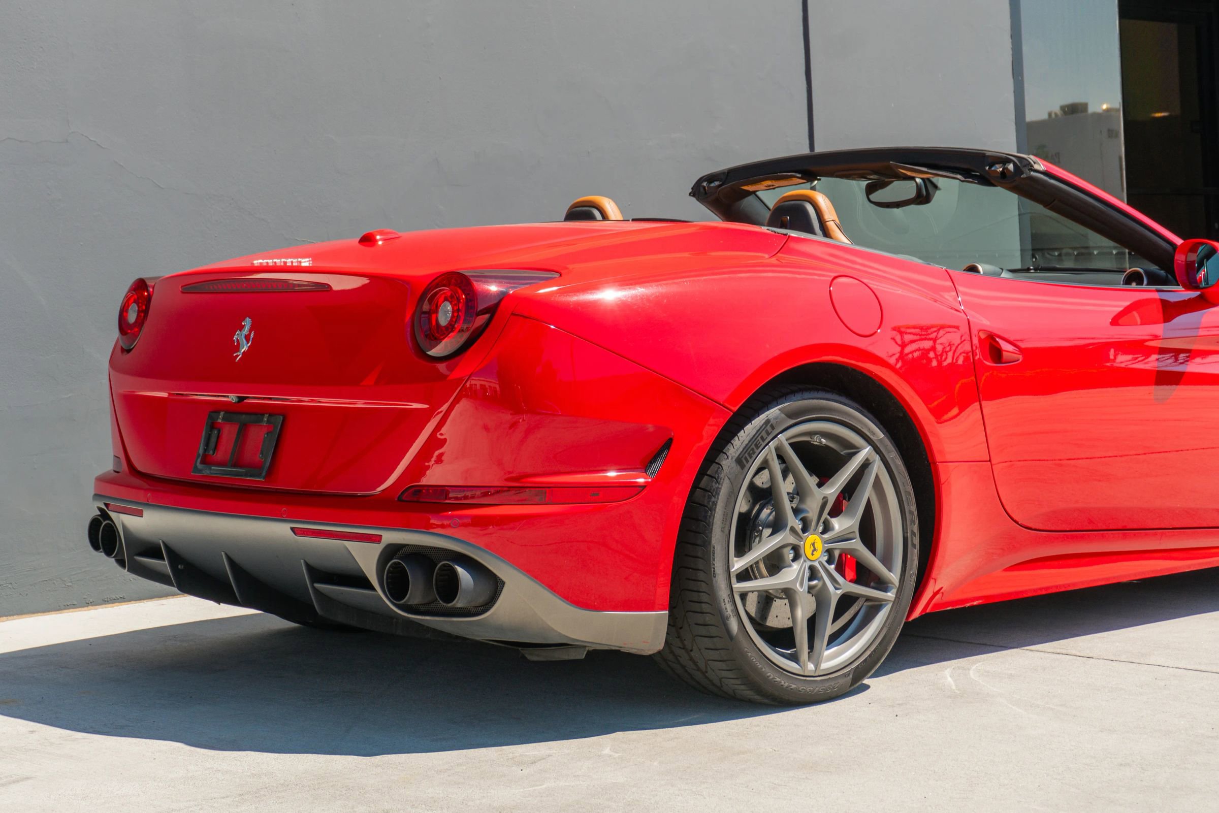 Used 2017 Ferrari California T image 37