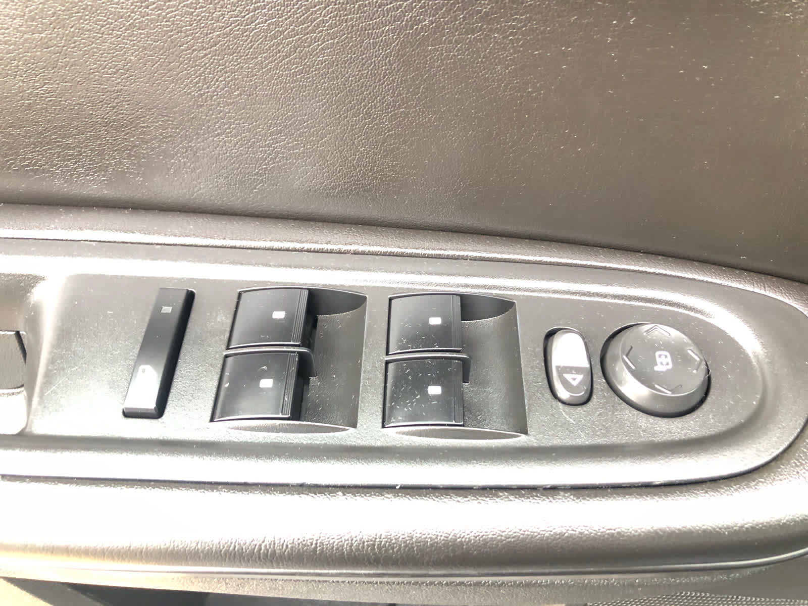 Used 2015 Chevrolet Traverse LT w/ Style and Technology Package FWD image 17